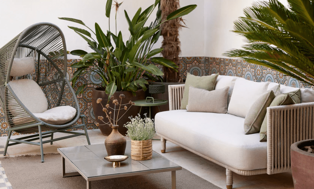 How to Style a Sofa: Cushions, Throws & Decor Tips for a Luxe Look